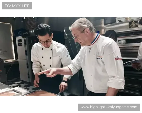 世界冠军偷吃甜品被教练训：成功背后的坚持与成长